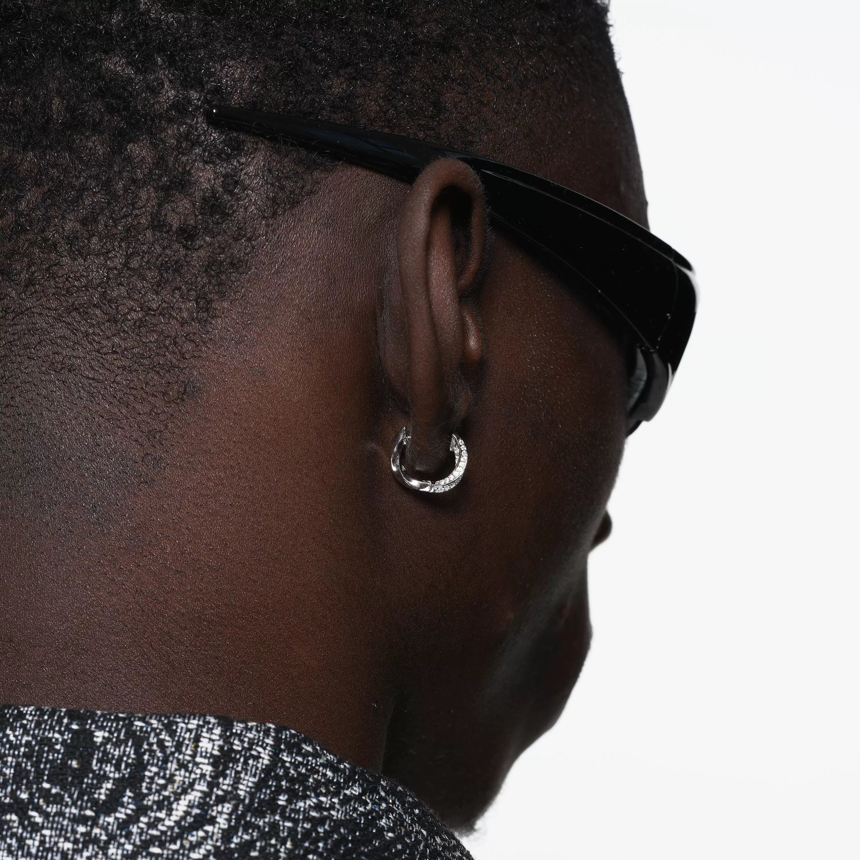 Anti - allergic S925 VVS Moissanite Mobius Hoop Earrings