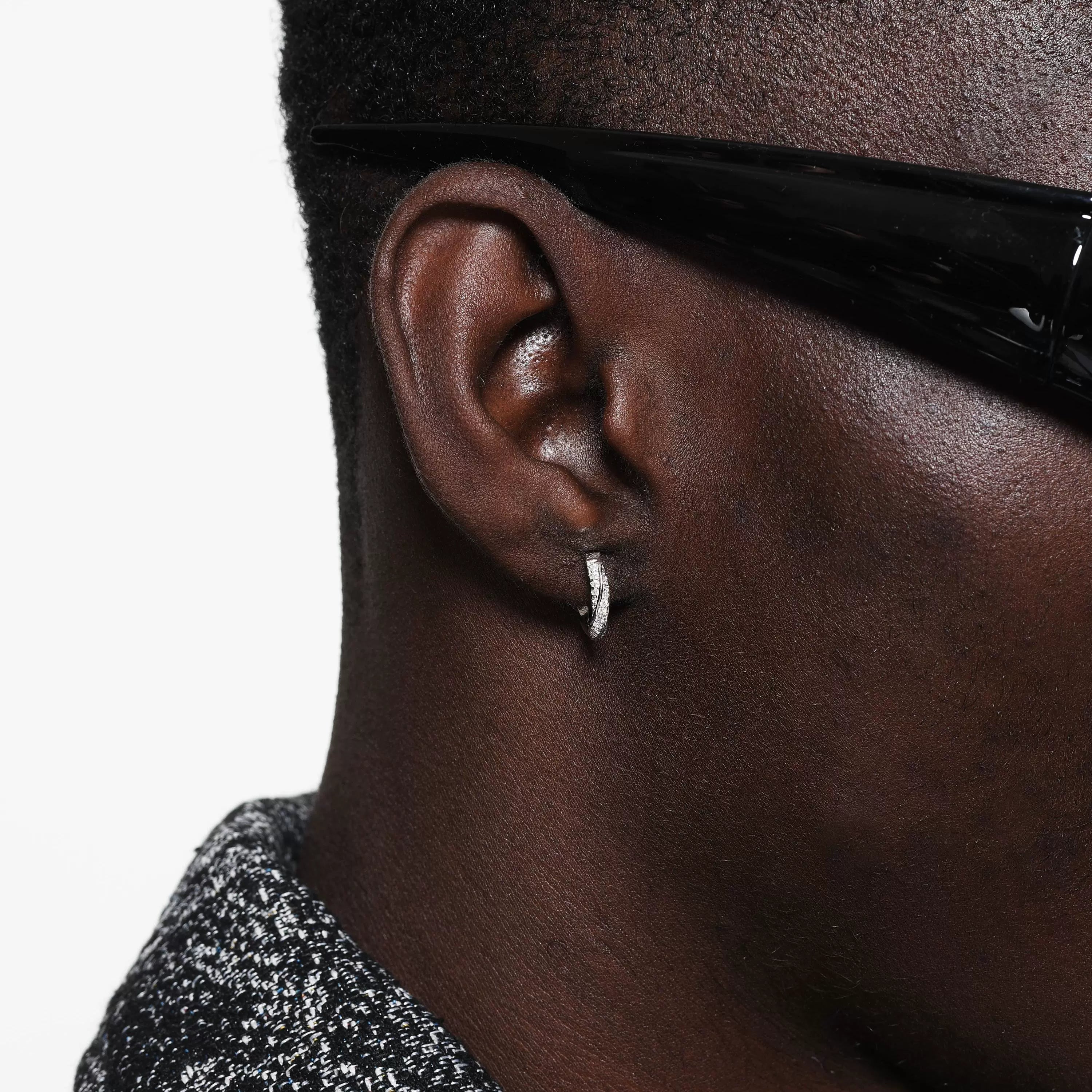 Anti - allergic S925 VVS Moissanite Mobius Hoop Earrings