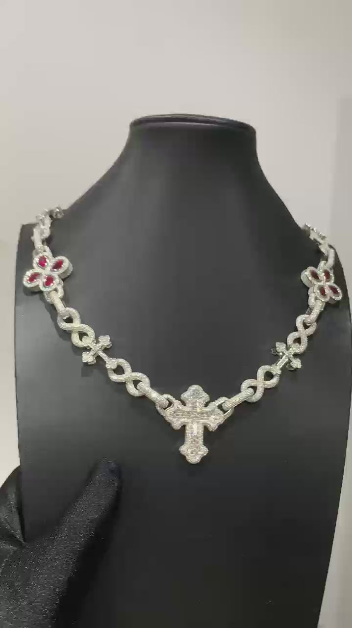 Chaîne à maillons cubains en forme de croix et de trèfle glacés de 10 mm avec pierre rouge