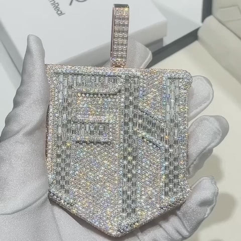 Pendentif personnalisé en or rose avec pierres précieuses de taille mixte