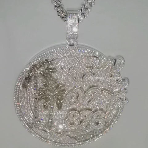 Colgante redondo personalizado con el logotipo de Iced Out Coconut