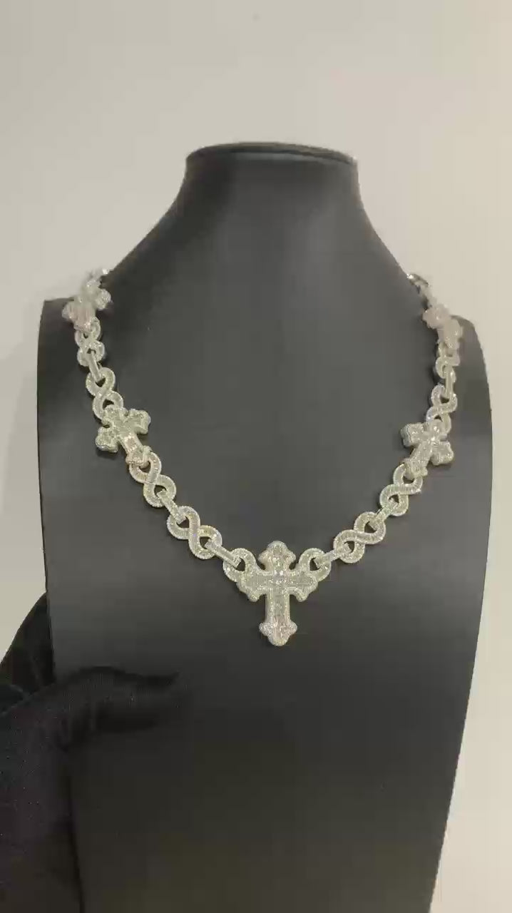 Collier chaîne à maillons cubains infinis en croix glacée de 10 mm