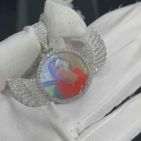 Colgante con imagen personalizada de plata 925 con alas 3D heladas