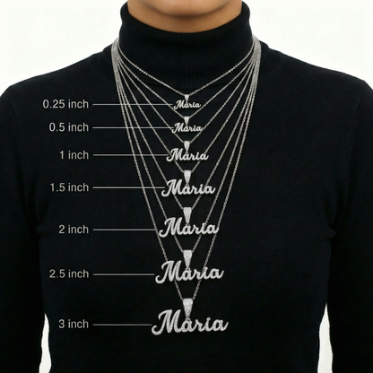 Colgante con nombre personalizado en cursiva de plata 925 con hielo