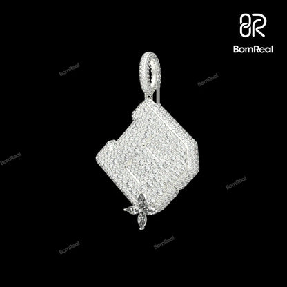 Colgante inicial personalizado de plata con letra R helada 