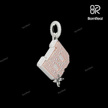 Colgante inicial personalizado de plata con letra R helada 